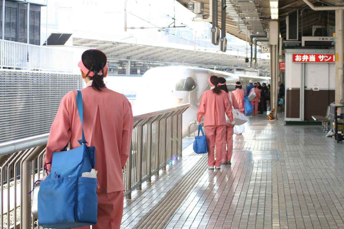 Shinkansen, Bullet Trains' cleaners